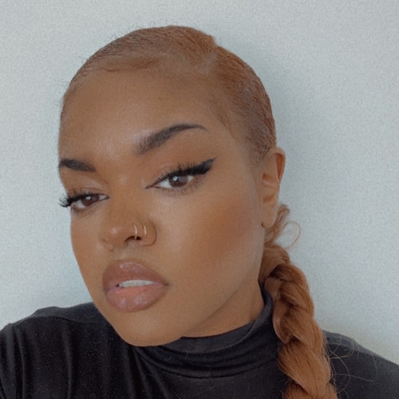 Meet your Posher, Rae - Picture 2 of 5